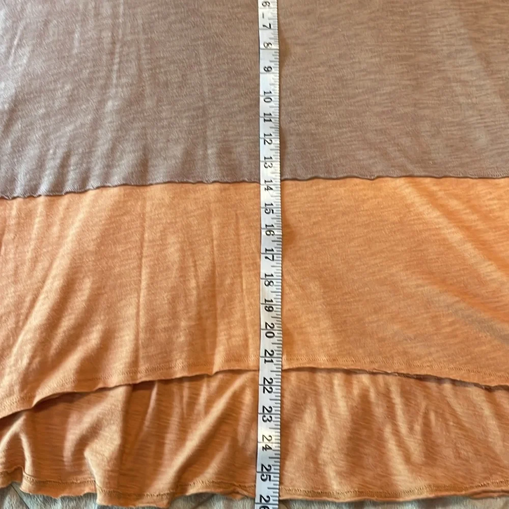 Free People 2 tone oversized top tan / orange size m - Picture 7 of 9